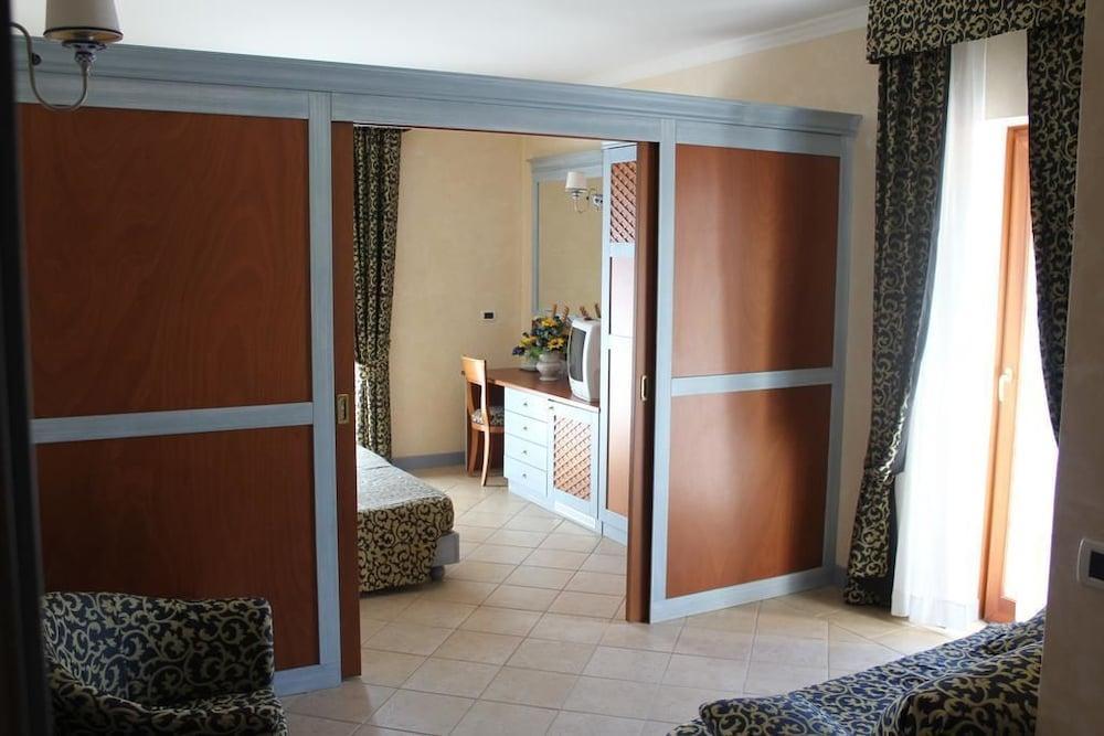 Hotel Residenza Del Golfo Прая а Маре Екстериор снимка