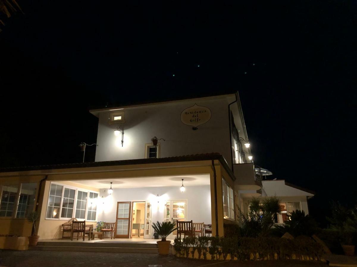 Hotel Residenza Del Golfo Прая а Маре Екстериор снимка
